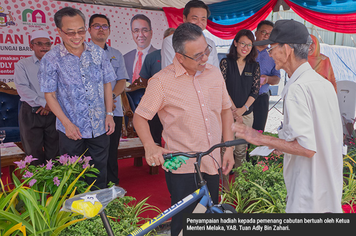 8-1-MAJLIS-PECAH-TANAH-AYER-MOLEK-7HBOKT2018-CABUTAN-BERTUAH-2.jpg